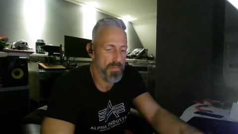 Snapshot of ruffi77 chatting on February 11, 2025, 12:28 am Chico que rico Caliente online show from February 11, 2025, 12:28 am