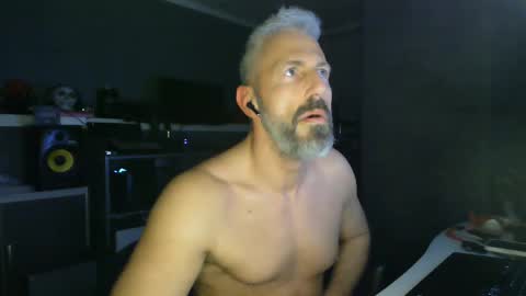 Snapshot of ruffi77 chatting on March 5, 2025, 10:55 am Chico que rico Caliente online show from March 5, 2025, 10:55 am