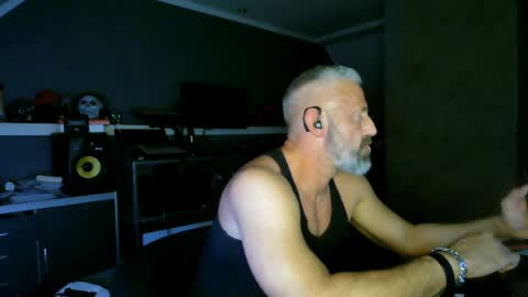 Chico que rico Caliente online show from April 9, 2026, 1:27 am