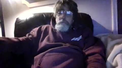 Snapshot of runningaround60 chatting on January 7, 2025, 2:31 am runningaround60 online show from January 7, 2025, 2:31 am