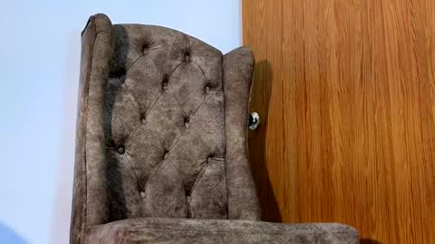  R U S S E L L  online show from December 17, 2024, 4:23 am