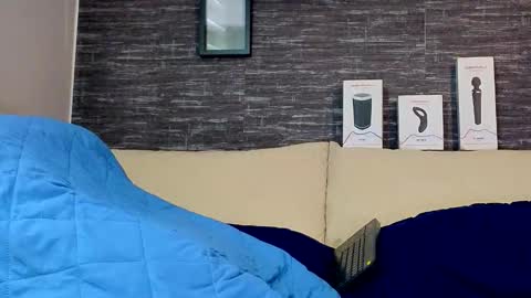  R U S S E L L  online show from February 26, 2025, 5:39 pm