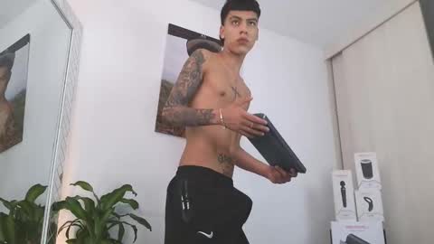  R U S S E L L  online show from February 16, 2026, 10:28 pm