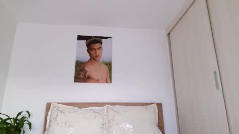  R U S S E L L  online show from March 28, 2026, 10:53 pm