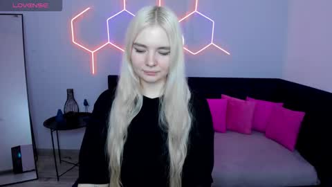 Snapshot of ruthbryant chatting on September 17, 2025, 8:38 am ruthbryant online show from September 17, 2025, 8:38 am