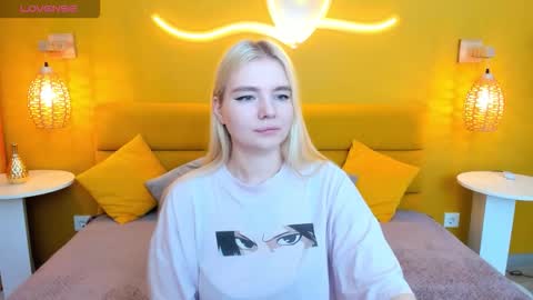 Snapshot of ruthbryant chatting on October 18, 2025, 1:52 am ruthbryant online show from October 18, 2025, 1:52 am