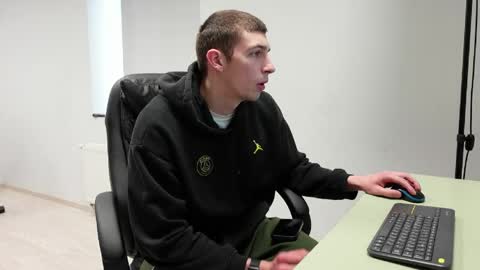 RYAN DOZER online show from April 17, 2026, 5:43 am