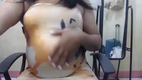 Snapshot of rylle_asian chatting on December 1, 2025, 5:34 am rylle_asian online show from December 1, 2025, 5:34 am