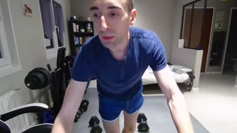 Snapshot of ryukukamifr chatting on January 10, 2025, 7:32 pm Ryuk FR online show from January 10, 2025, 7:32 pm