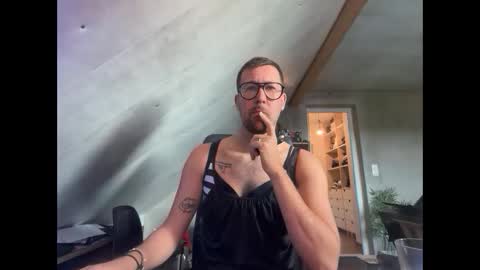 Snapshot of s1ave1989 chatting on November 18, 2025, 9:47 am s1ave1989 online show from November 18, 2025, 9:47 am