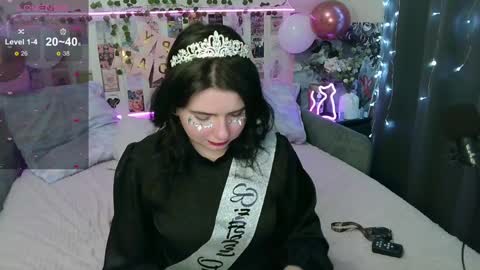 Snapshot of s_katekisa_ss chatting on December 7, 2024, 11:45 pm Kate online show from December 7, 2024, 11:45 pm