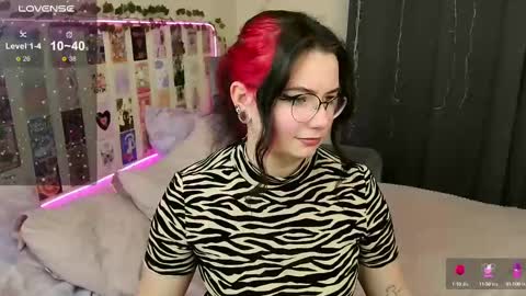 Snapshot of s_katekisa_ss chatting on February 26, 2025, 8:04 am Kate online show from February 26, 2025, 8:04 am