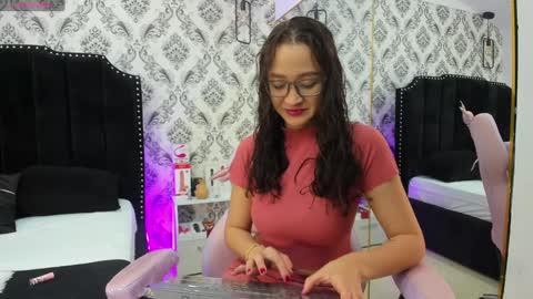 Snapshot of saara_brown chatting on February 2, 2025, 12:35 pm Saara Brown online show from February 2, 2025, 12:35 pm