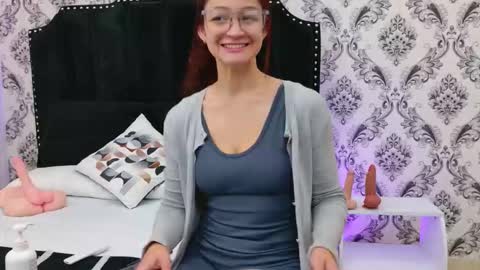 Snapshot of saara_brown chatting on October 3, 2025, 12:13 pm Saara Brown online show from October 3, 2025, 12:13 pm