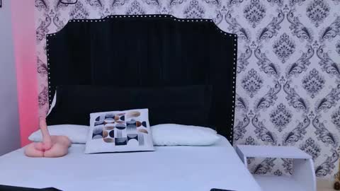 Snapshot of saara_brown chatting on October 17, 2025, 12:08 pm Saara Brown online show from October 17, 2025, 12:08 pm