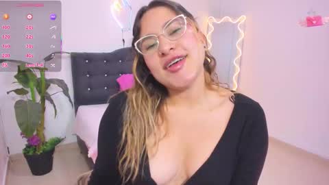 saaya_tay online show from September 18, 2025, 3:41 am