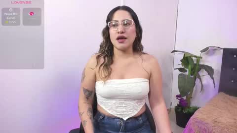 saaya_tay online show from September 26, 2025, 3:21 am