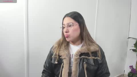 saaya_tay online show from October 1, 2025, 3:23 am