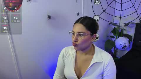 saaya_tay online show from October 25, 2025, 3:03 am