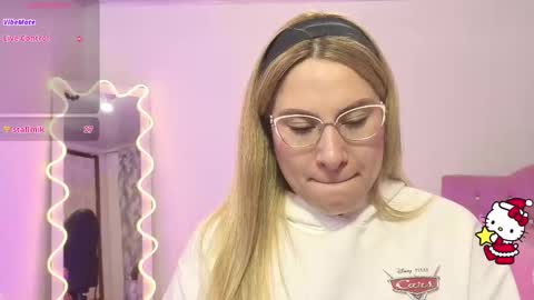 saaya_tay online show from December 19, 2025, 4:08 am