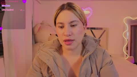 saaya_tay online show from February 4, 2026, 3:01 am