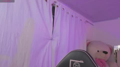 saaya_tay online show from April 1, 2026, 3:18 am