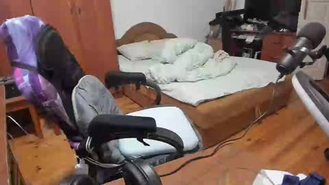 1141323  my Lord Mister Max   moms treasure online show from February 14, 2025, 1:45 am