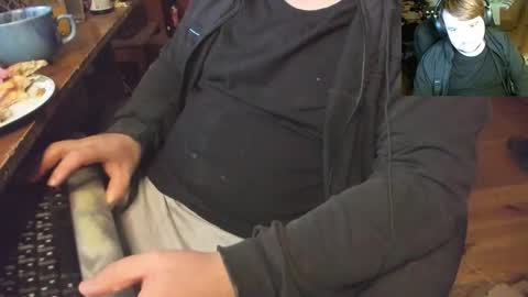 1141323  my Lord Mister Max   moms treasure online show from September 14, 2025, 9:25 pm