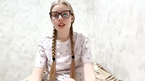 Sabrina online show from April 15, 2026, 6:04 pm