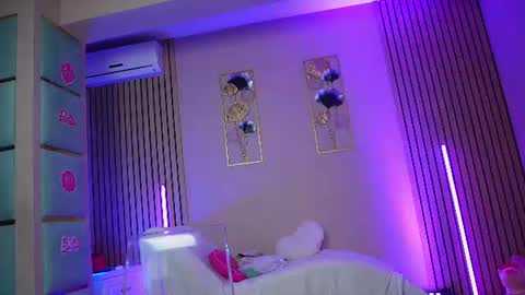 SabrinaJade online show from June 10, 2026, 5:50 am