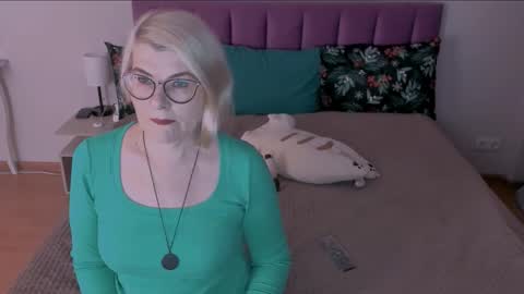 Sabrina MacMarren online show from February 9, 2025, 5:19 am