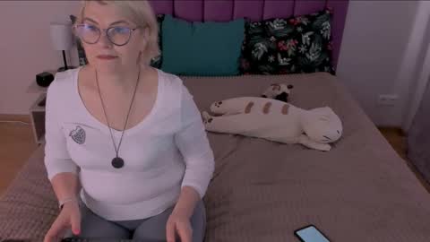 Sabrina MacMarren online show from February 11, 2025, 8:37 am