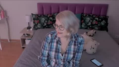 Sabrina MacMarren online show from March 7, 2025, 6:54 pm