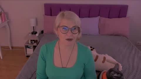 Sabrina MacMarren online show from March 10, 2025, 12:37 pm