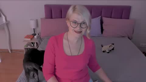 Sabrina MacMarren online show from March 12, 2025, 2:45 pm