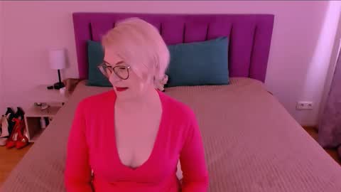 Sabrina MacMarren online show from September 15, 2025, 10:48 am