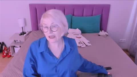 Sabrina MacMarren online show from September 25, 2025, 2:54 pm