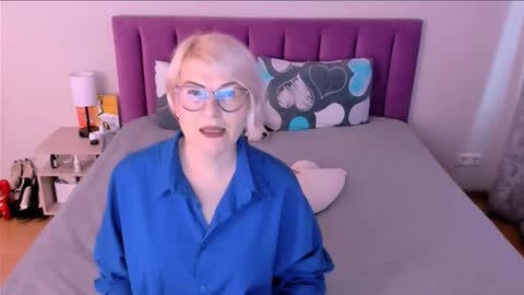 Sabrina MacMarren online show from October 6, 2025, 2:36 pm