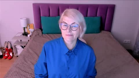 Sabrina MacMarren online show from October 25, 2025, 2:24 pm