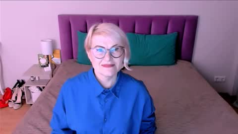 Sabrina MacMarren online show from November 3, 2025, 3:13 pm