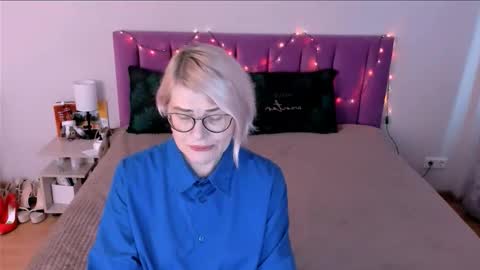 Sabrina MacMarren online show from December 14, 2025, 11:26 am