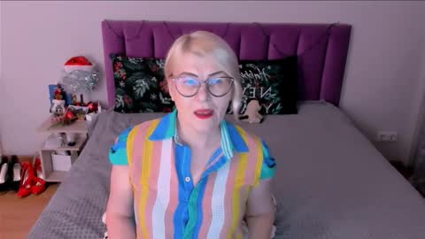 Sabrina MacMarren online show from January 12, 2026, 2:44 pm