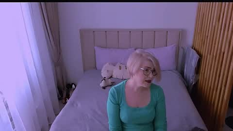 Sabrina MacMarren online show from April 2, 2026, 8:12 am