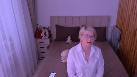 Snapshot of sabrinamacmarren chatting on June 9, 2026, 1:45 pm Sabrina MacMarren online show from June 9, 2026, 1:45 pm