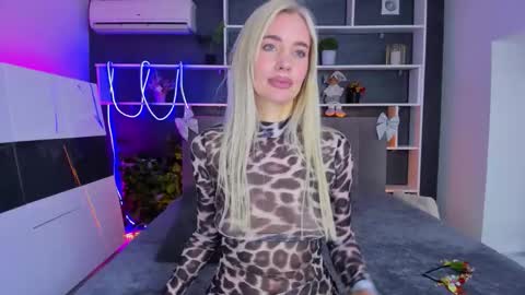 Sabrina online show from December 14, 2025, 12:54 pm