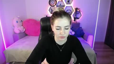 Sabrina Violet online show from April 3, 2026, 8:12 am