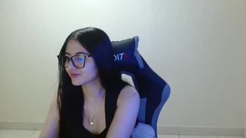 Sahaliefox  online show from January 13, 2026, 8:47 pm