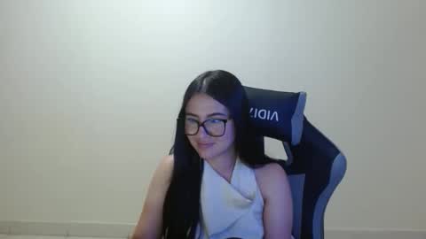 Sahaliefox  online show from February 19, 2026, 6:26 pm