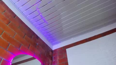 sainix_ online show from October 4, 2025, 2:42 am