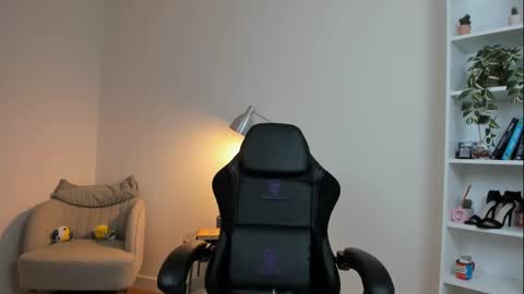 Sakura Harper online show from March 3, 2025, 8:49 am